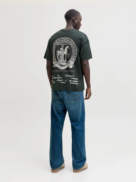 Camiseta negra estampada en la espalda