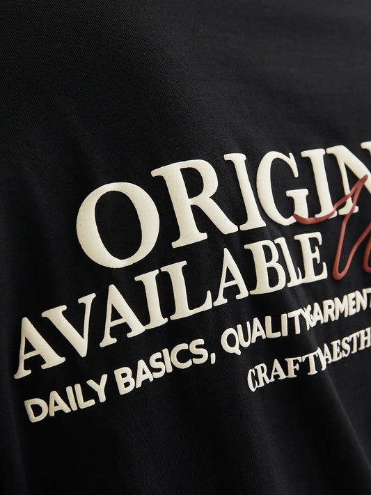 Camiseta negra con texto 'originals' delante y detrás
