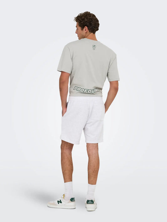 Camiseta blanca con texto profound al frente