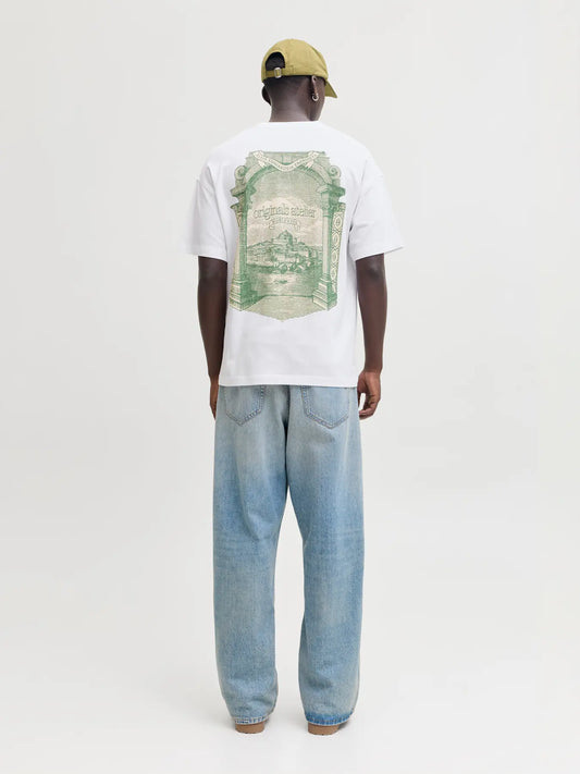 Camiseta blanca estampada en la espalda